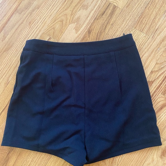 Cute scalloped shorts xs - Picture 2 of 2